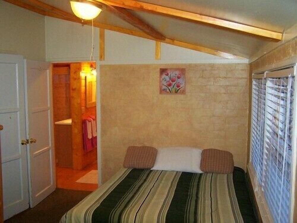 Golden Bear Cottages - photo 7