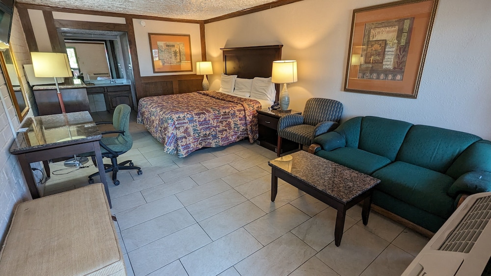 Edelweiss Inn And Suites - photo 10