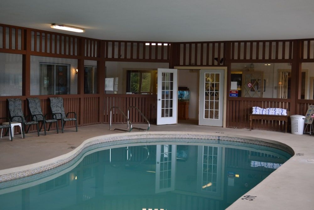 Henniker Motel - photo 2