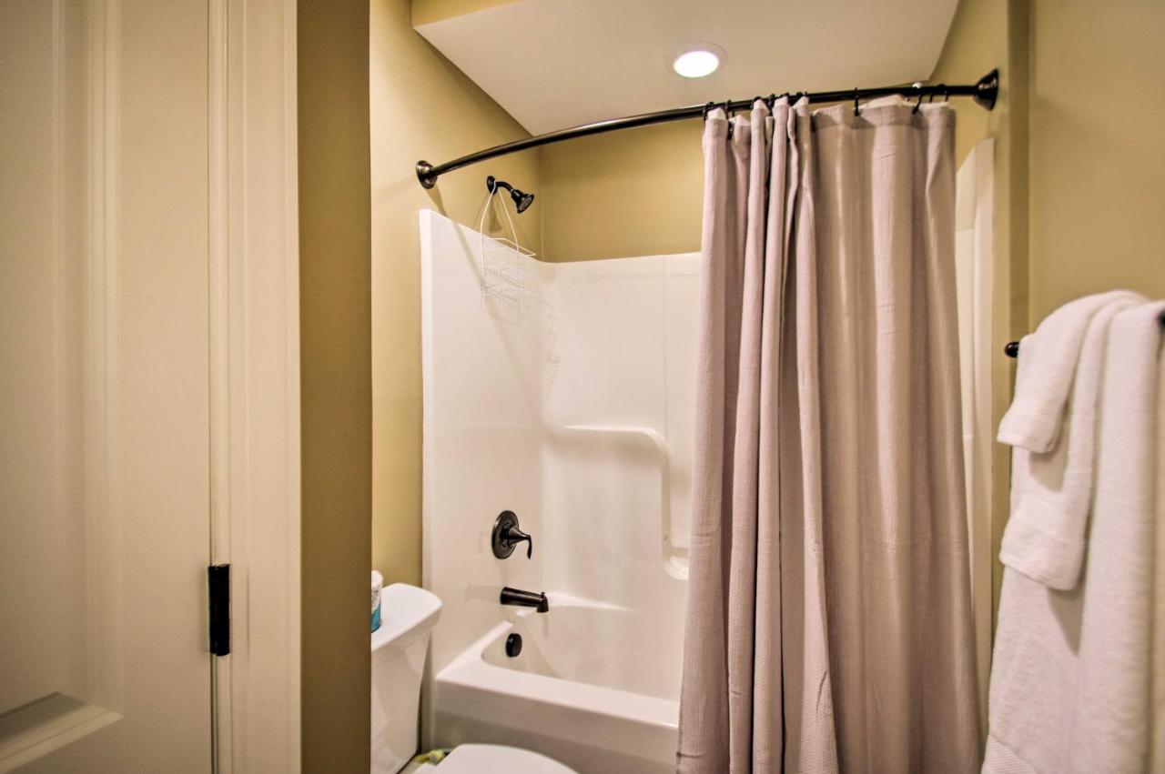 Luxe Wintergreen Resort Escape with Hot Tub - photo 25