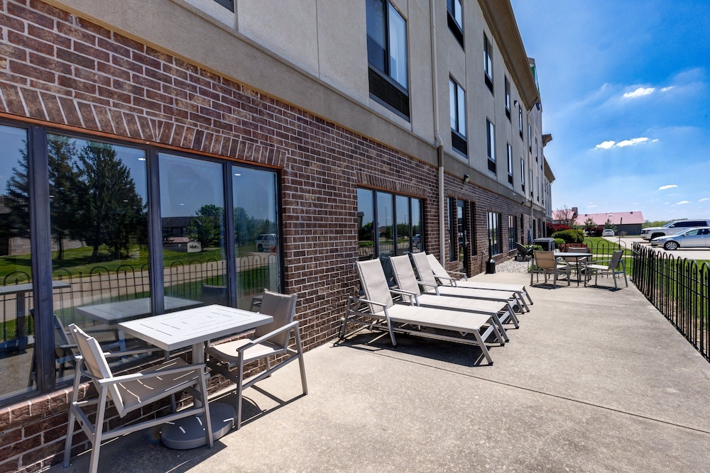 Holiday Inn Express & Suites Shelbyville Indianapolis by IHG - photo 32