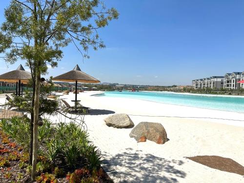Cosy Waterfall Midrand Apartment — 4-Star Luxury Hotel in Midrand, South Africa