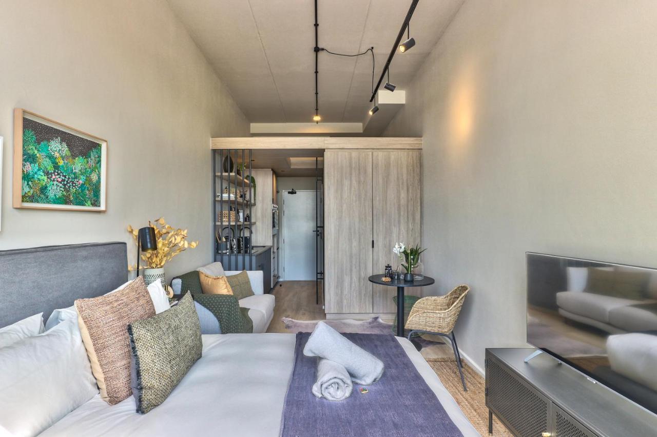 Gorgeous Designer Hideaway w Views at The Harri