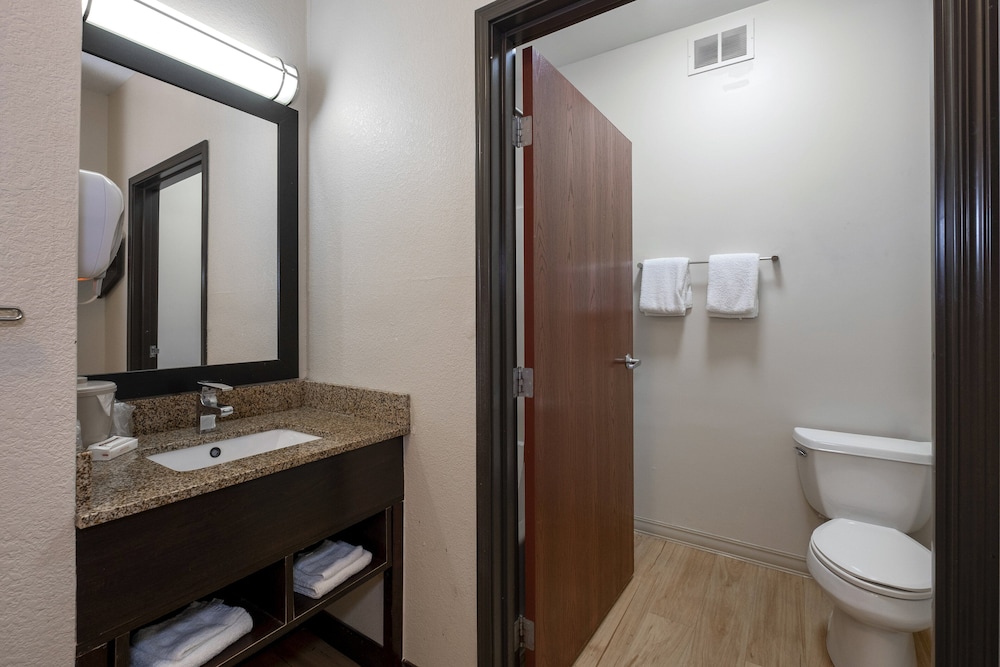 Red Roof Inn & Suites Dover Downtown - photo 33