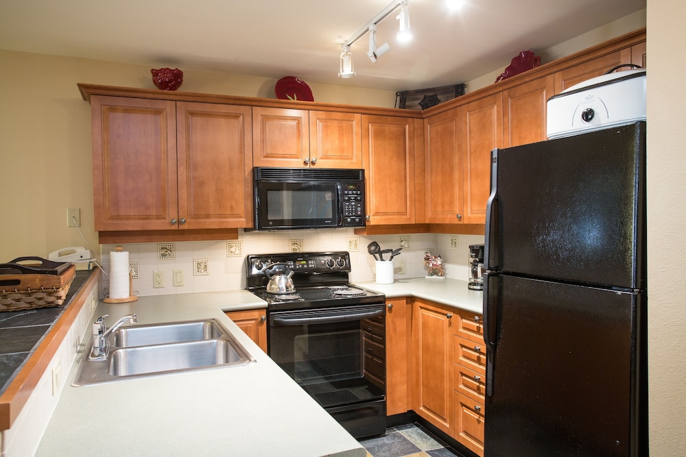 1205A One Bedroom Standard Eagle Springs West 1 Hotel Room by RedAwning - photo 4