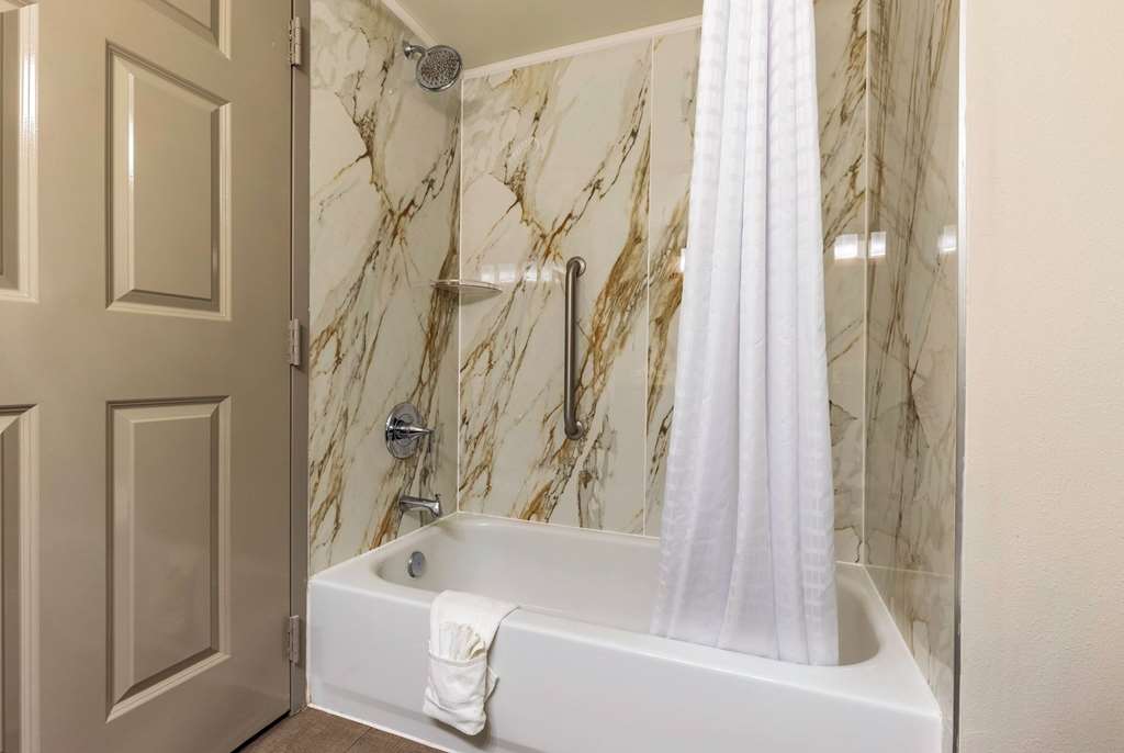Wingate by Wyndham Lafayette Airport - photo 21