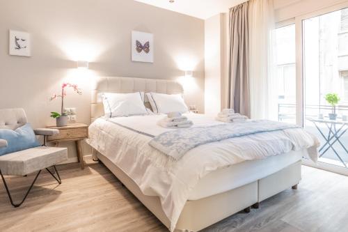A13 Pristine & Sunny 30m2 flat near Syntagma sq — 4-Star Luxury Hotel in Athens, Greece