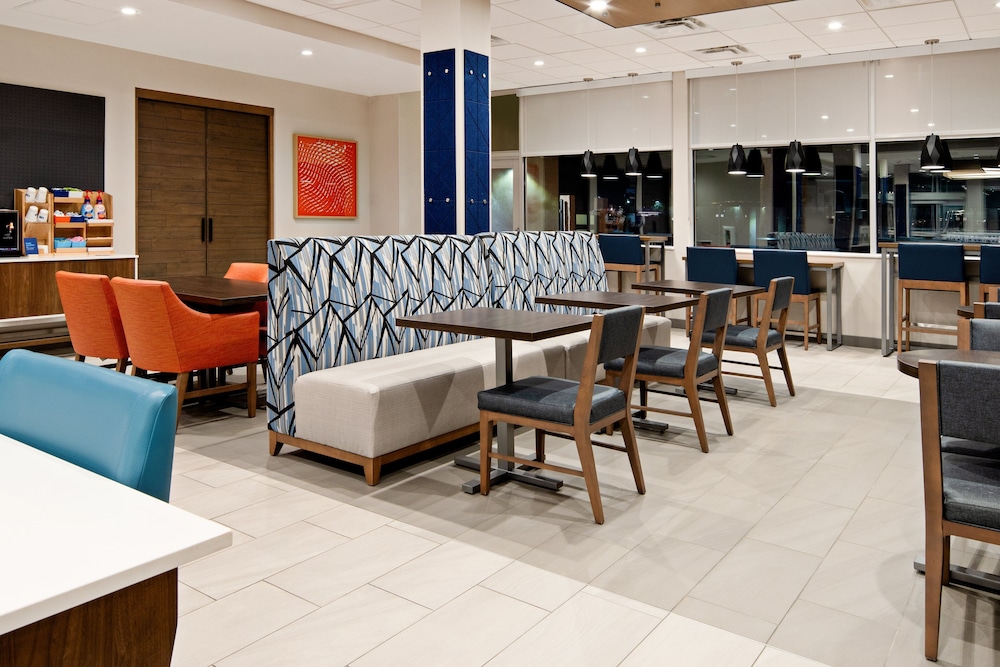 Holiday Inn Express & Suites Palm Desert Millennium by IHG - photo 36