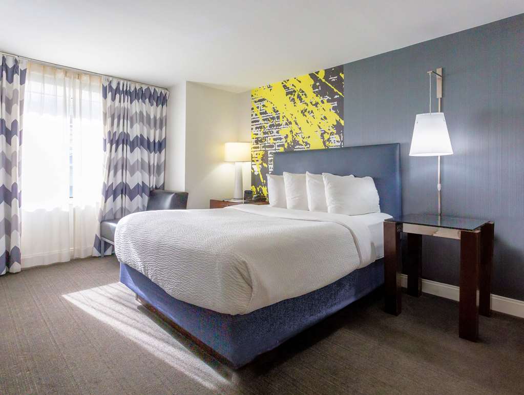 Comfort Inn & Suites Baltimore Inner Harbor - photo 10