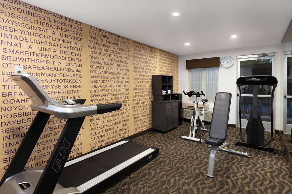 La Quinta Inn & Suites by Wyndham Las Vegas Red Rock - photo 8