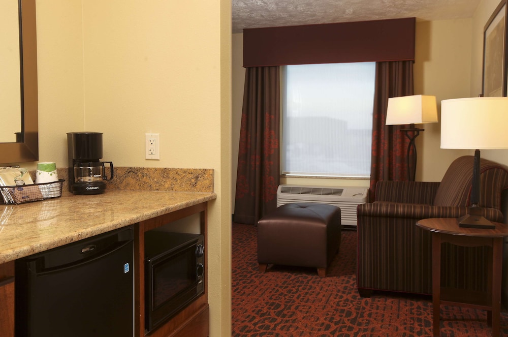 Hampton Inn & Suites by Hilton Fargo Medical Center - photo 13