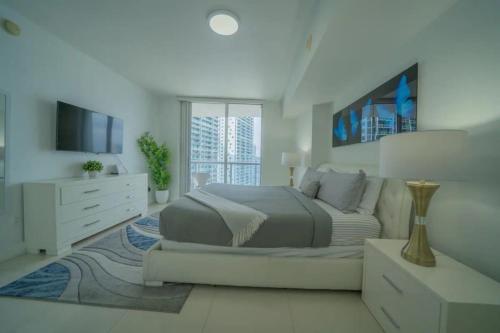 Deluxe Suite King 1 Bedroom Icon — 4-Star Luxury Hotel in Miami, United States