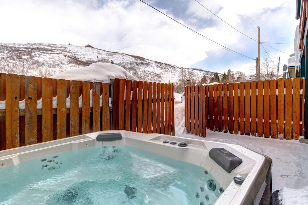 KBM Resorts Walk to Lifts and Main St Rent 1416 and 1418 Townhomes together Pri Hot tub PPS 1418 - photo 8