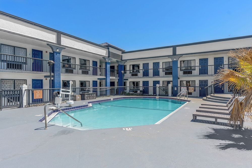Baymont by Wyndham Orlando East - photo 29