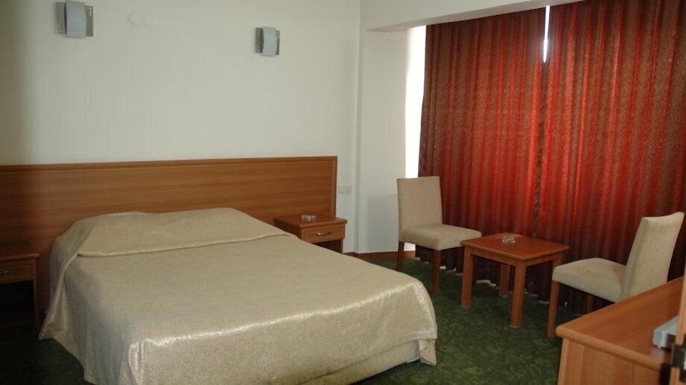 Otel Sim Prestige — hotel in Khanjarah