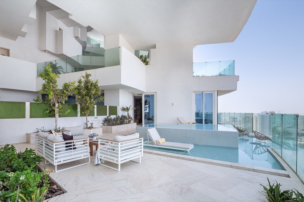 Elegant 2BR Apartment in The Five w Private Pool — 5-Star Luxury Hotel in Dubai, United Arab Emirates