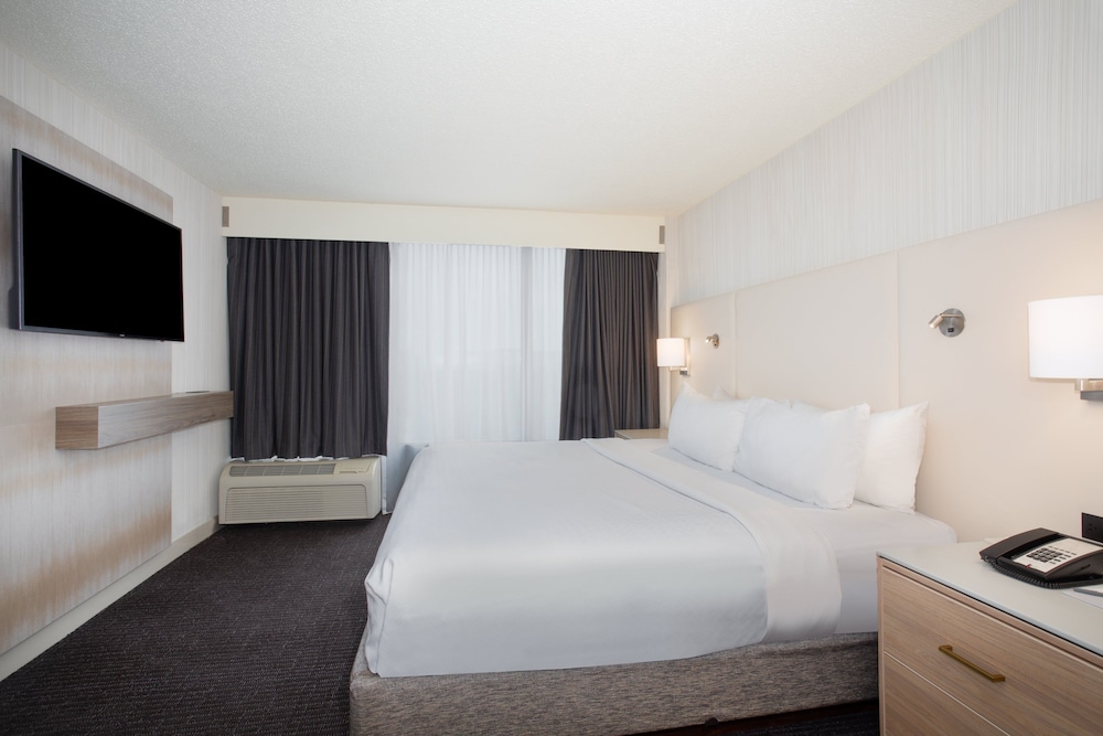 Crowne Plaza Kansas City Downtown by IHG - photo 14