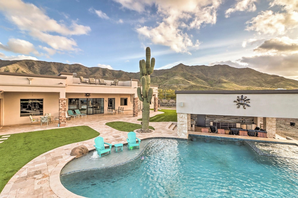 Pool and Spa Phoenix Mansion Near Spring Training — 4-Star Luxury Hotel in Phoenix, United States