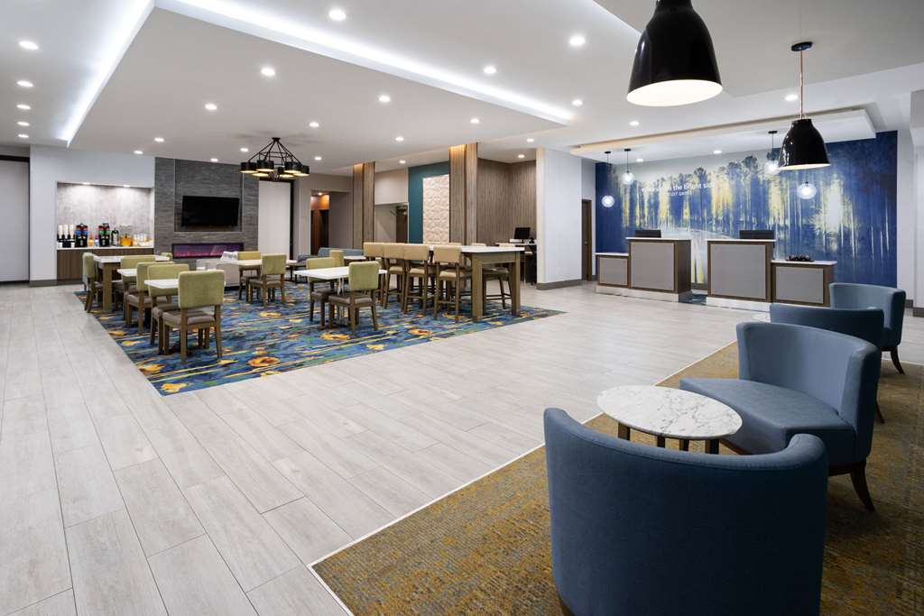La Quinta Inn & Suites by Wyndham Locust Grove - photo 16