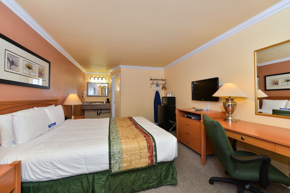Inn By The Sfo - photo 11