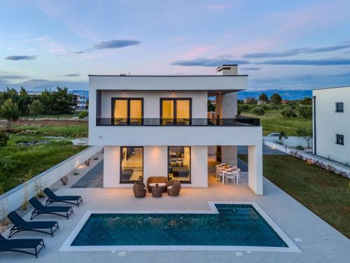 Villa Karlo ZadarVillas — 4-Star Luxury Hotel in Privlaka, Croatia