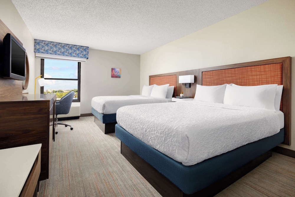 Hampton Inn Laredo - photo 10