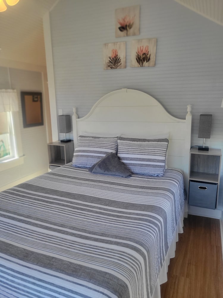 2 River Road Inn & Cottages - photo 16