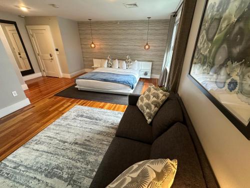 Entire Modern 7 Unit 7 Bath Boutique Inn - photo 27