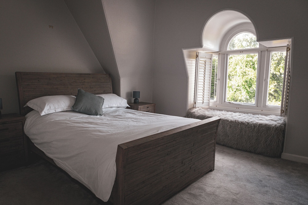 Spacious 4 Bedroom Flat in Stirling — 4-Star Luxury Hotel in Stirling, United Kingdom