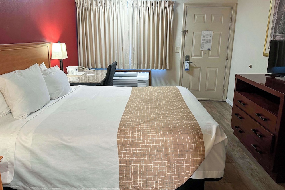 Econo Lodge Edmonds North Seattle - photo 5