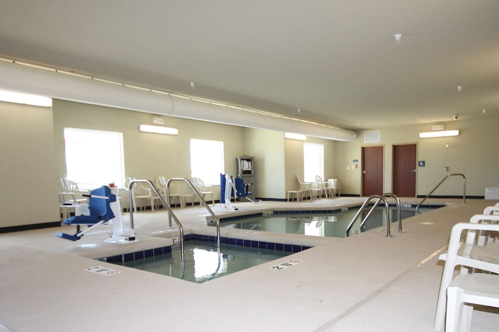 Cobblestone Hotel & Suites Devils Lake - photo 25