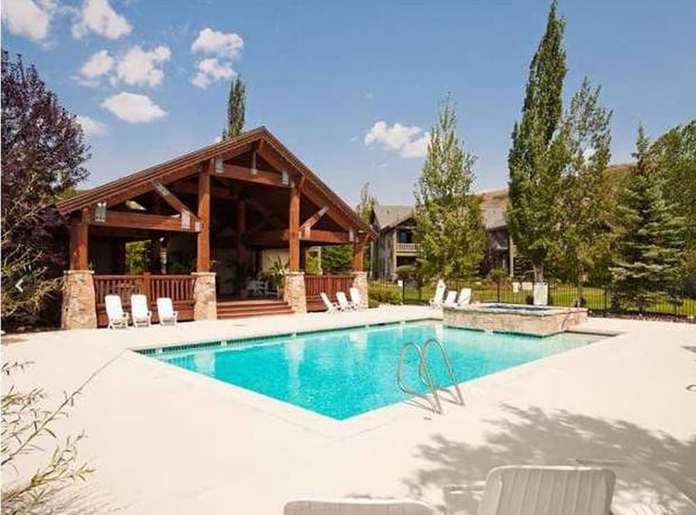 The Cove by Abode in Bridgeport, United States