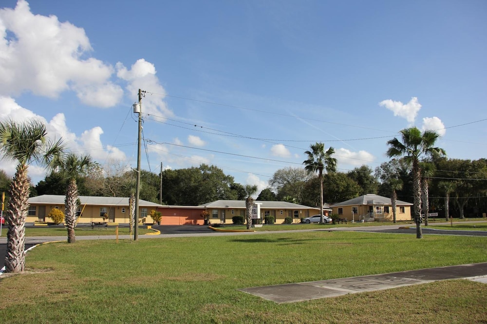 Prince of Wales Motel - photo 20