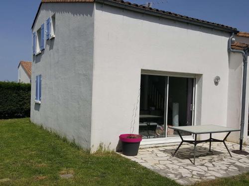 Maison Vaux sur Mer 3 pièces 6 personnes FR 1 494 120 — 4-Star Luxury Hotel in Vaux-Sur-Mer, France