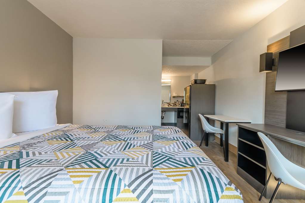 Motel 6 Hayward CA Silicon Valley Gateway - photo 14