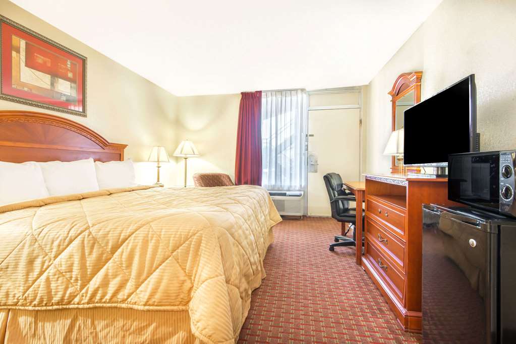 Days Inn by Wyndham Shorter - photo 12