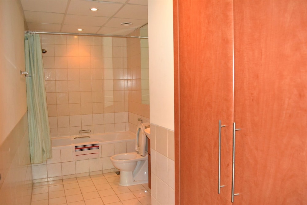Luxury Escapes Spacious 1BR with Pool view Ghozlan 2 The Greens — 4-Star Luxury Hotel in Dubai, United Arab Emirates