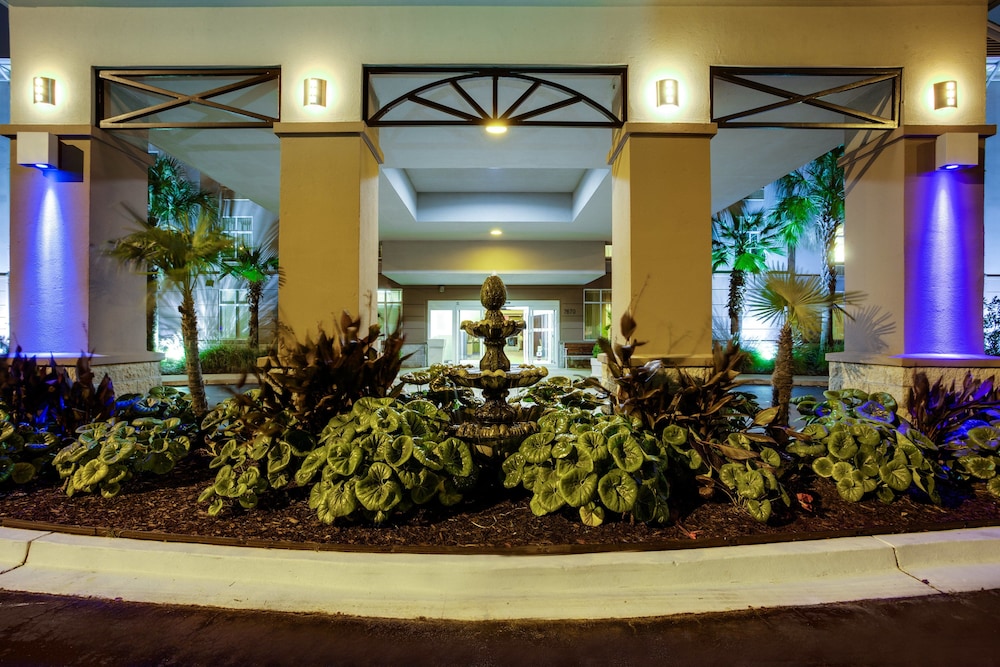 Holiday Inn Express & Suites Charleston Northwoods by IHG - photo 48
