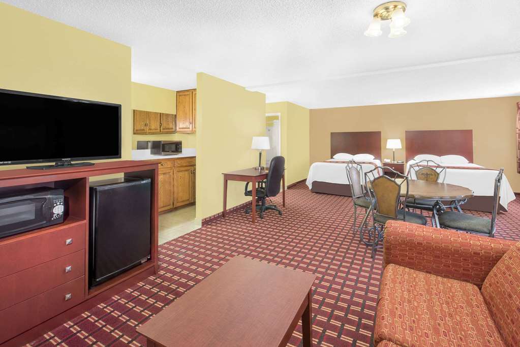 Super 8 by Wyndham Kerrville TX - photo 15