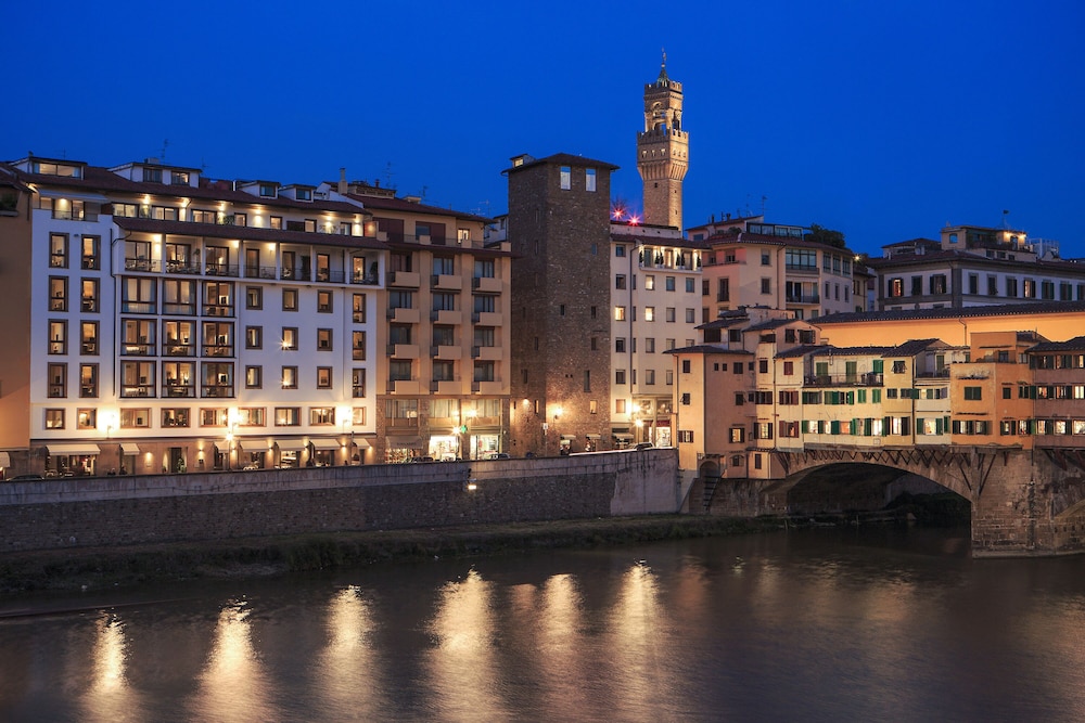 Portrait Firenze Lungarno Collection — 5-Star Luxury Hotel in Florence, Italy