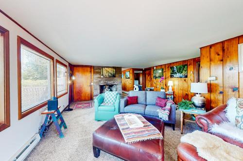 Coastal Vista Retreat in Coos Bay, United States