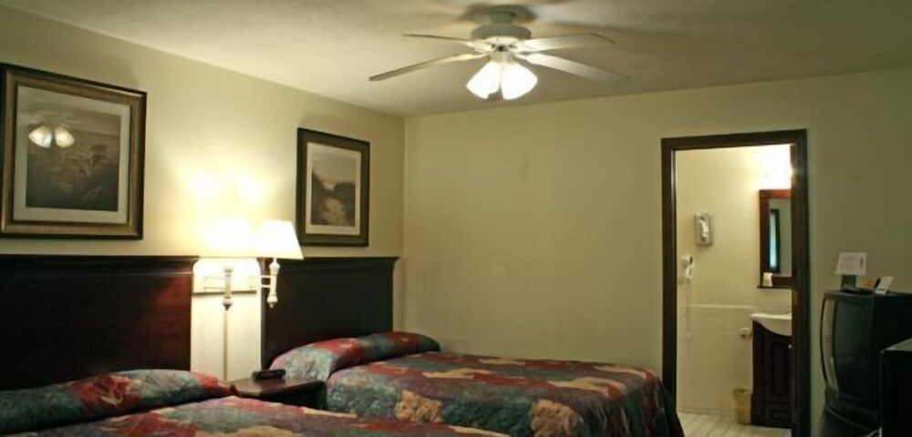 Lake Bluff Inn and Suites - photo 10