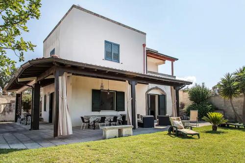 Villa Napolitano — 4-Star Luxury Hotel in Uggiano La Chiesa, Italy
