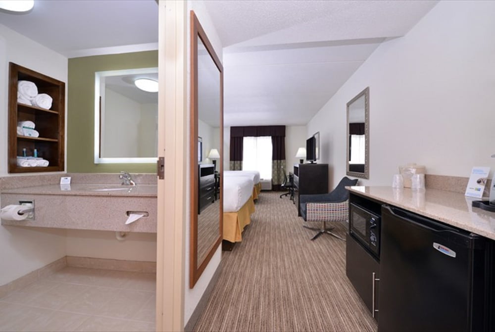 Holiday Inn Express Hotel & Suites Mooresville Lake Norman by IHG - photo 12