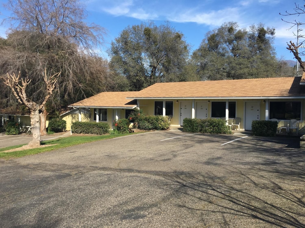 Lazy J Ranch Motel - photo 27