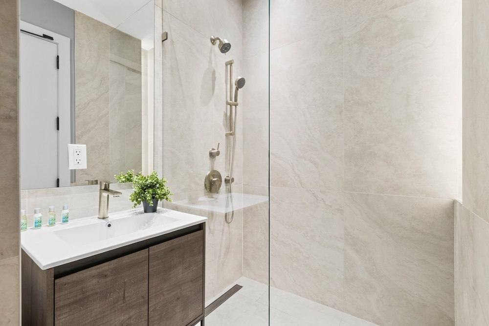 Global Luxury Suites at The Arches - photo 91