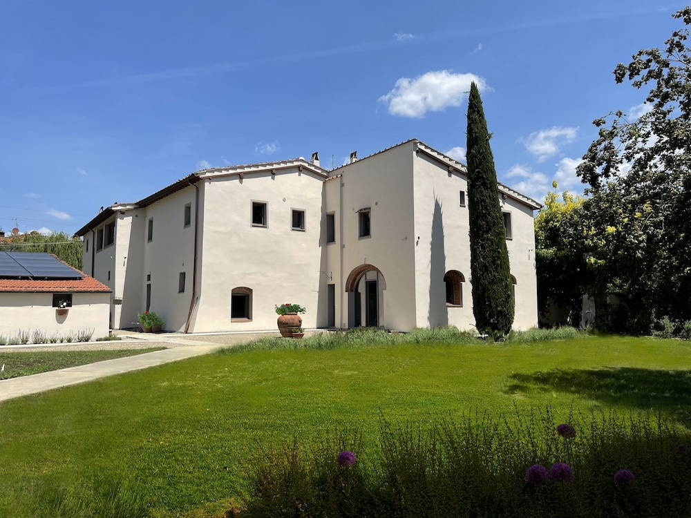 Casale La Gora — 4-Star Luxury Hotel in Figline Valdarno, Italy