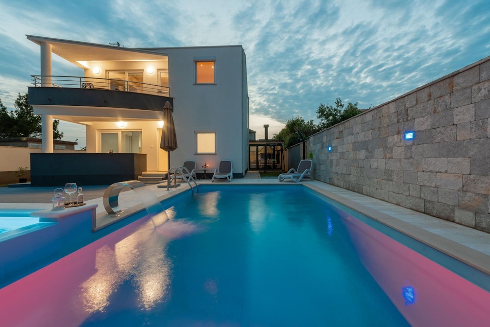 Villa Julija Zadar Villas — 4-Star Luxury Hotel in Sukosan, Croatia