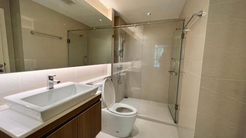 Condo NearBTS Bigpool Gym FastWifi Checkin24h 02