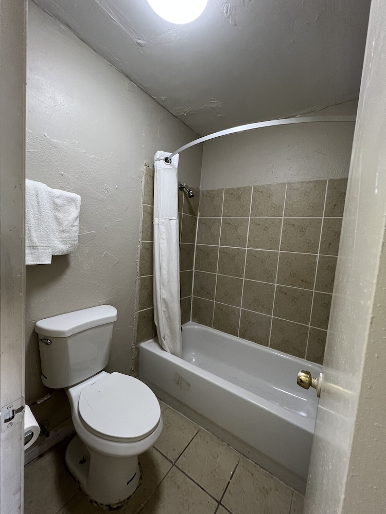 Great Western Inn & Suites - photo 12